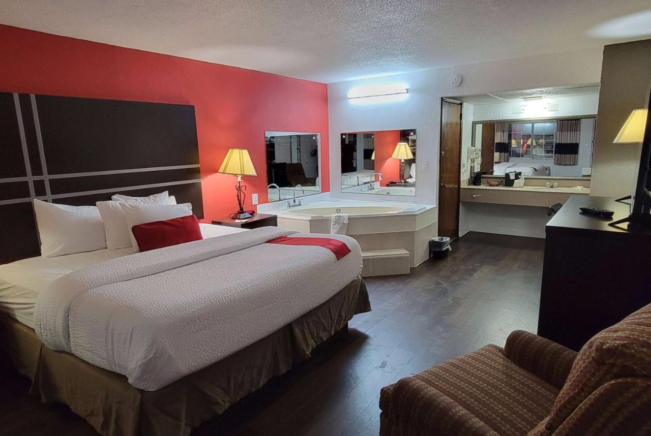 Ramada by Wyndham Mountain Home Bagian luar foto