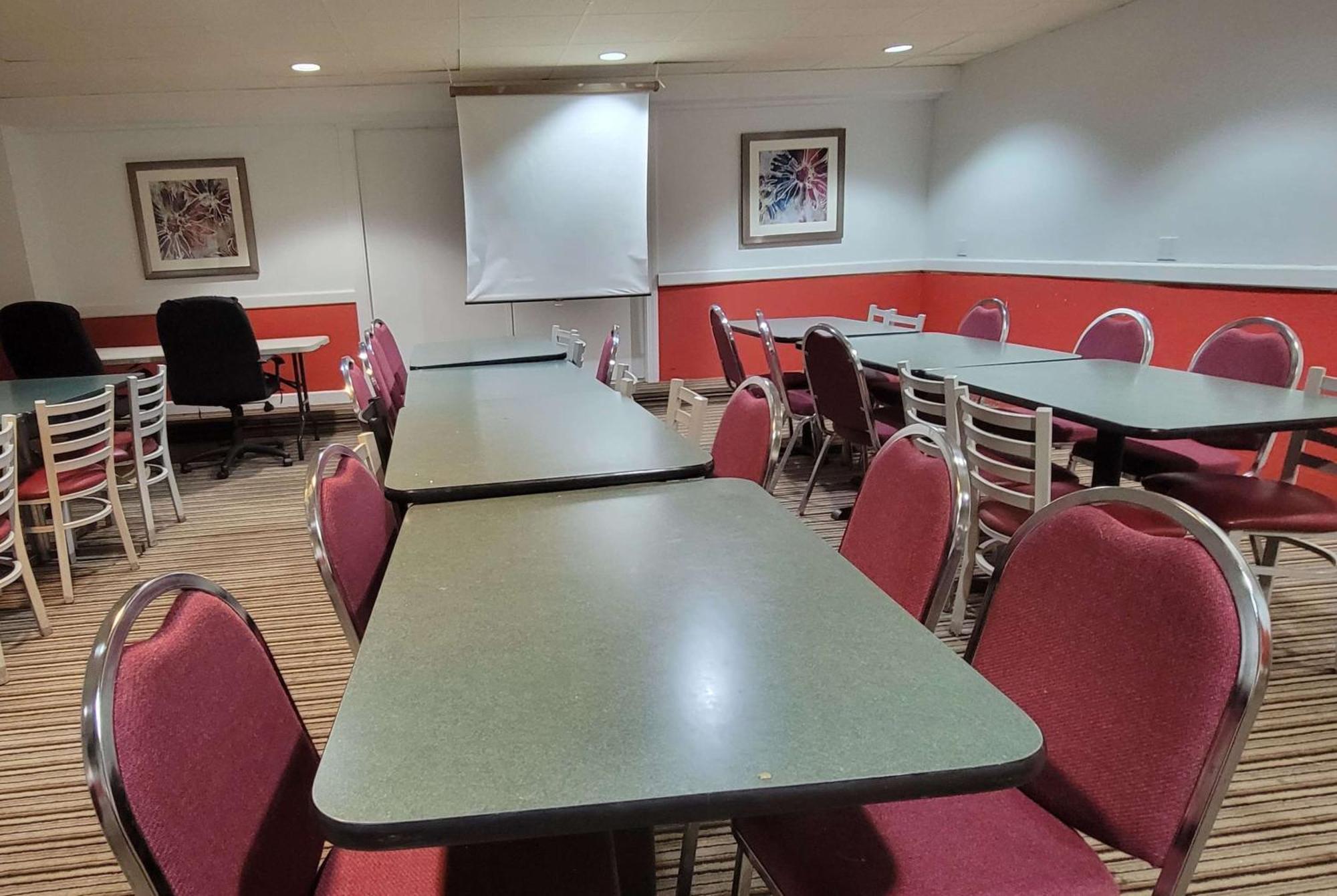 Ramada by Wyndham Mountain Home Bagian luar foto