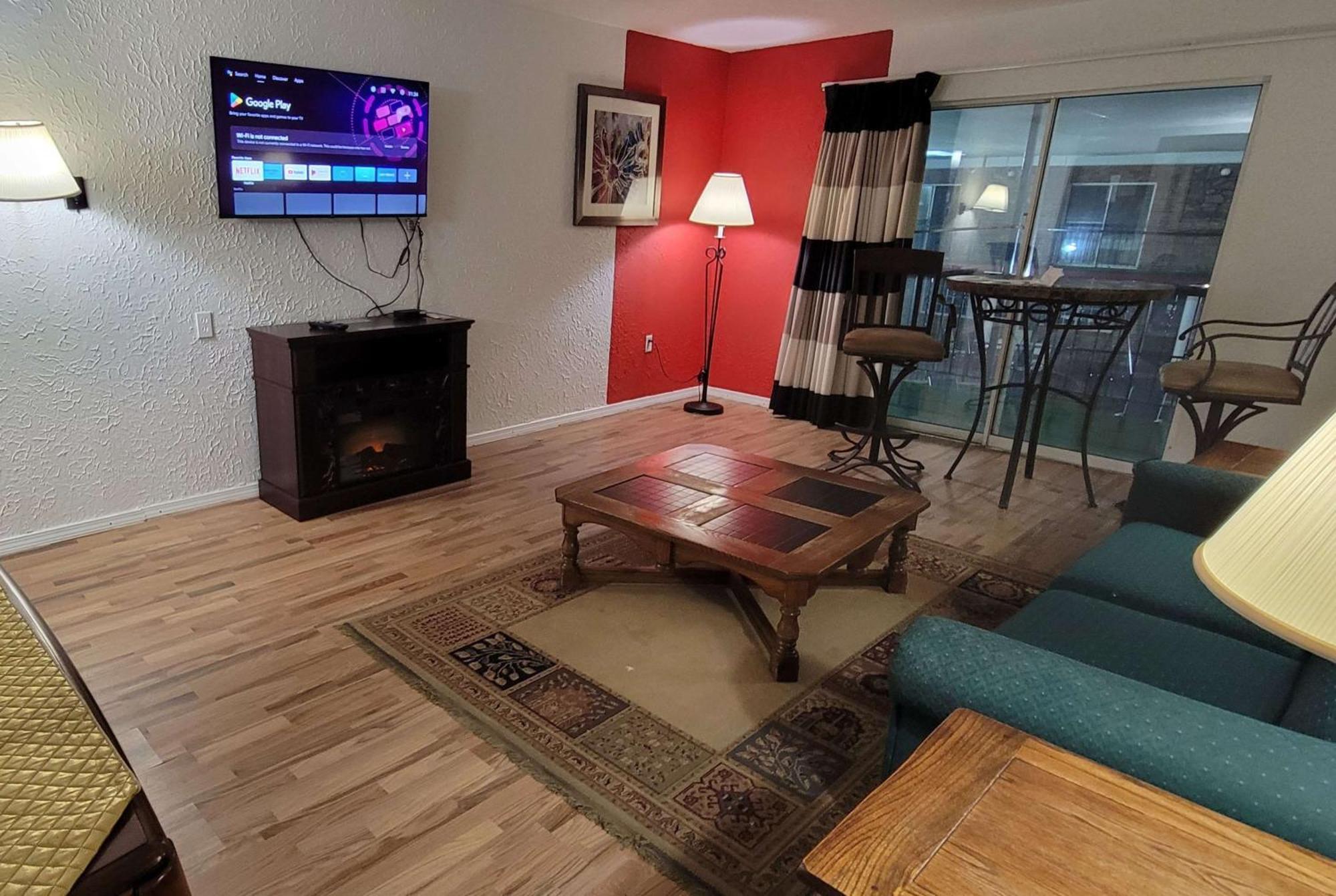 Ramada by Wyndham Mountain Home Bagian luar foto
