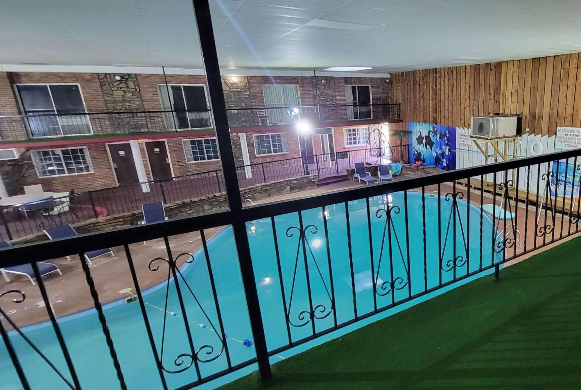 Ramada by Wyndham Mountain Home Bagian luar foto