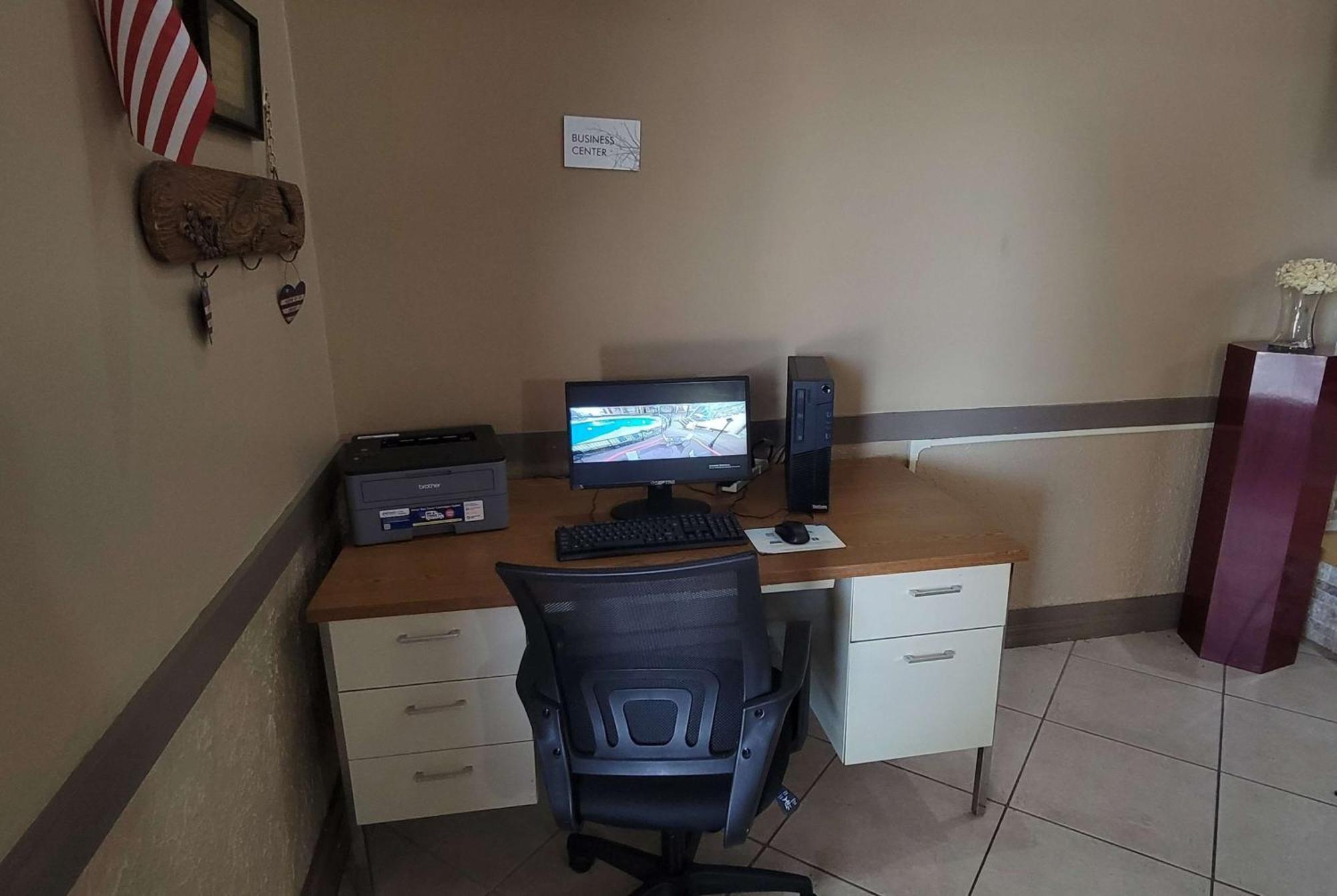 Ramada by Wyndham Mountain Home Bagian luar foto