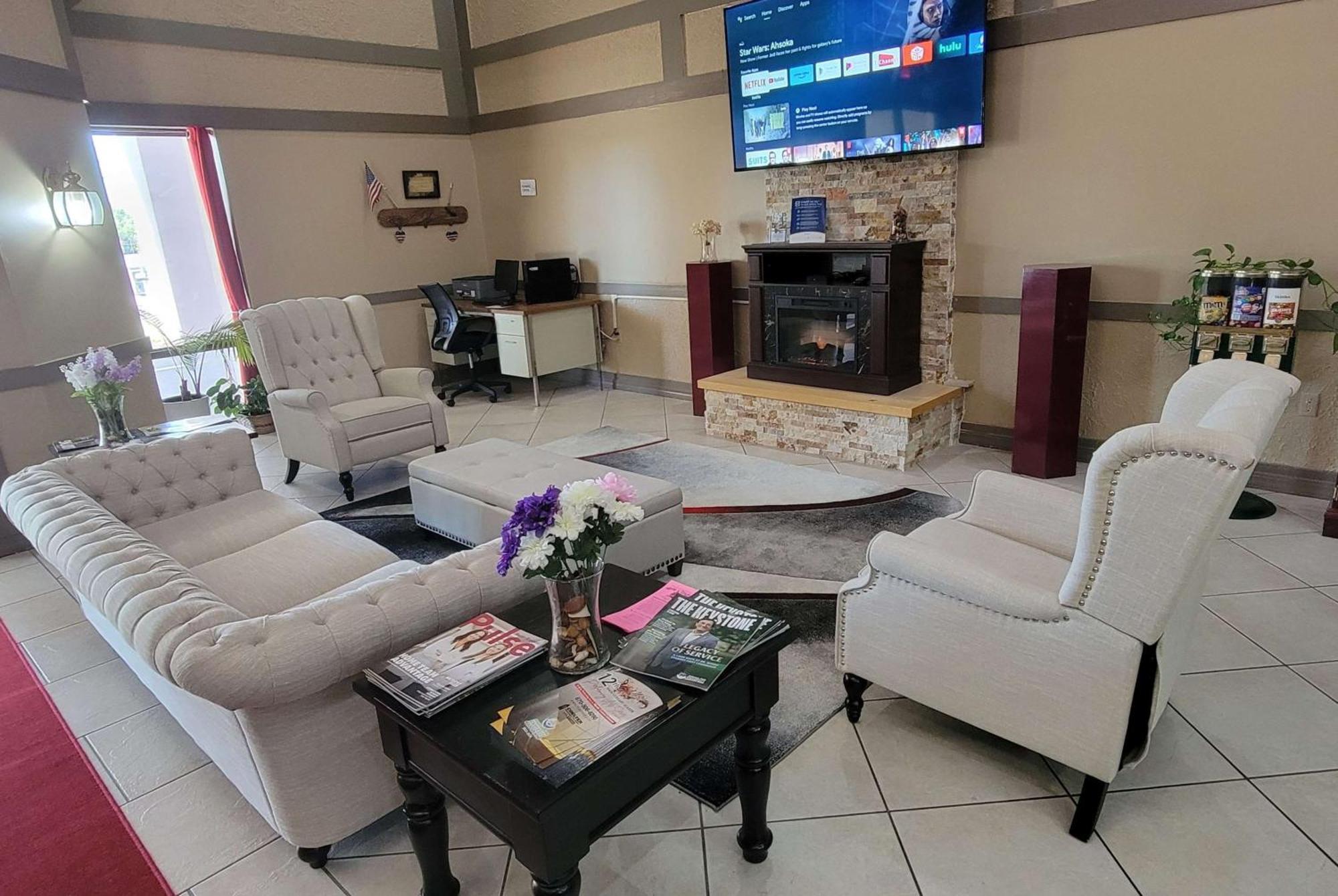 Ramada by Wyndham Mountain Home Bagian luar foto